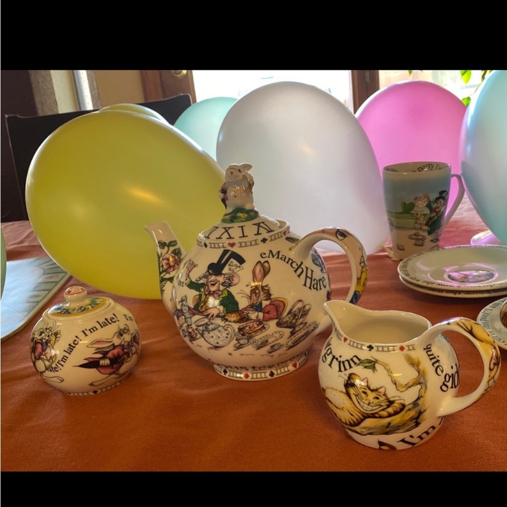 Alice in Wonderland tea set